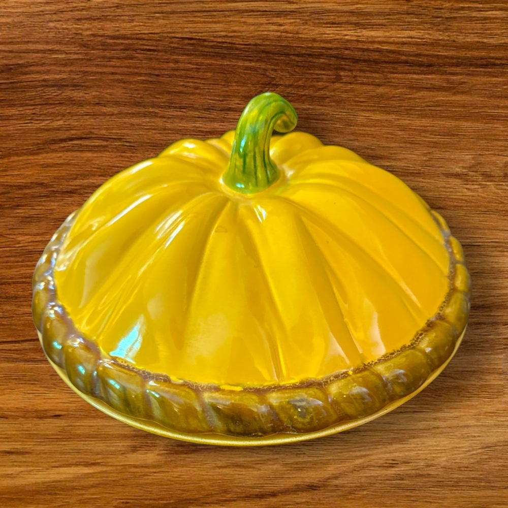 1960s vintage Over and Back pumpkin pie keeper.